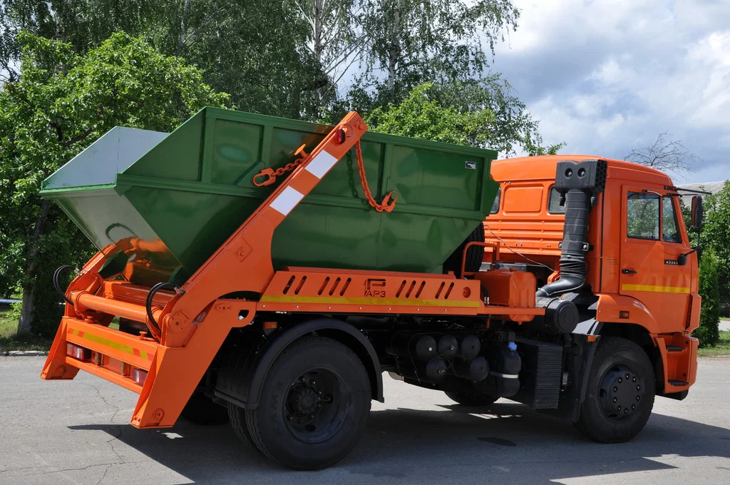 Заказ бункеровоза для вывоза мусора и отходов в Архангельске в октябре