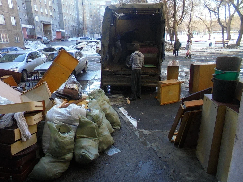 Вывоз мусора из подвала с утилизацией в Архангельске в октябре