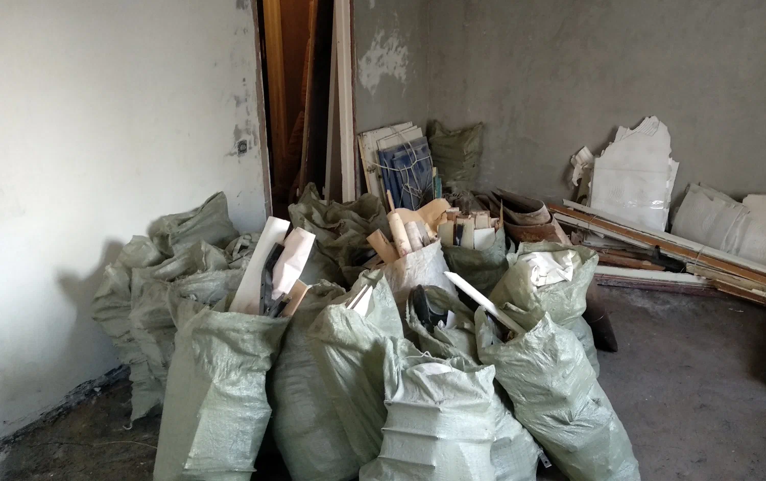 Уборка строительного мусора с вывозом и утилизацией в Архангельске в октябре