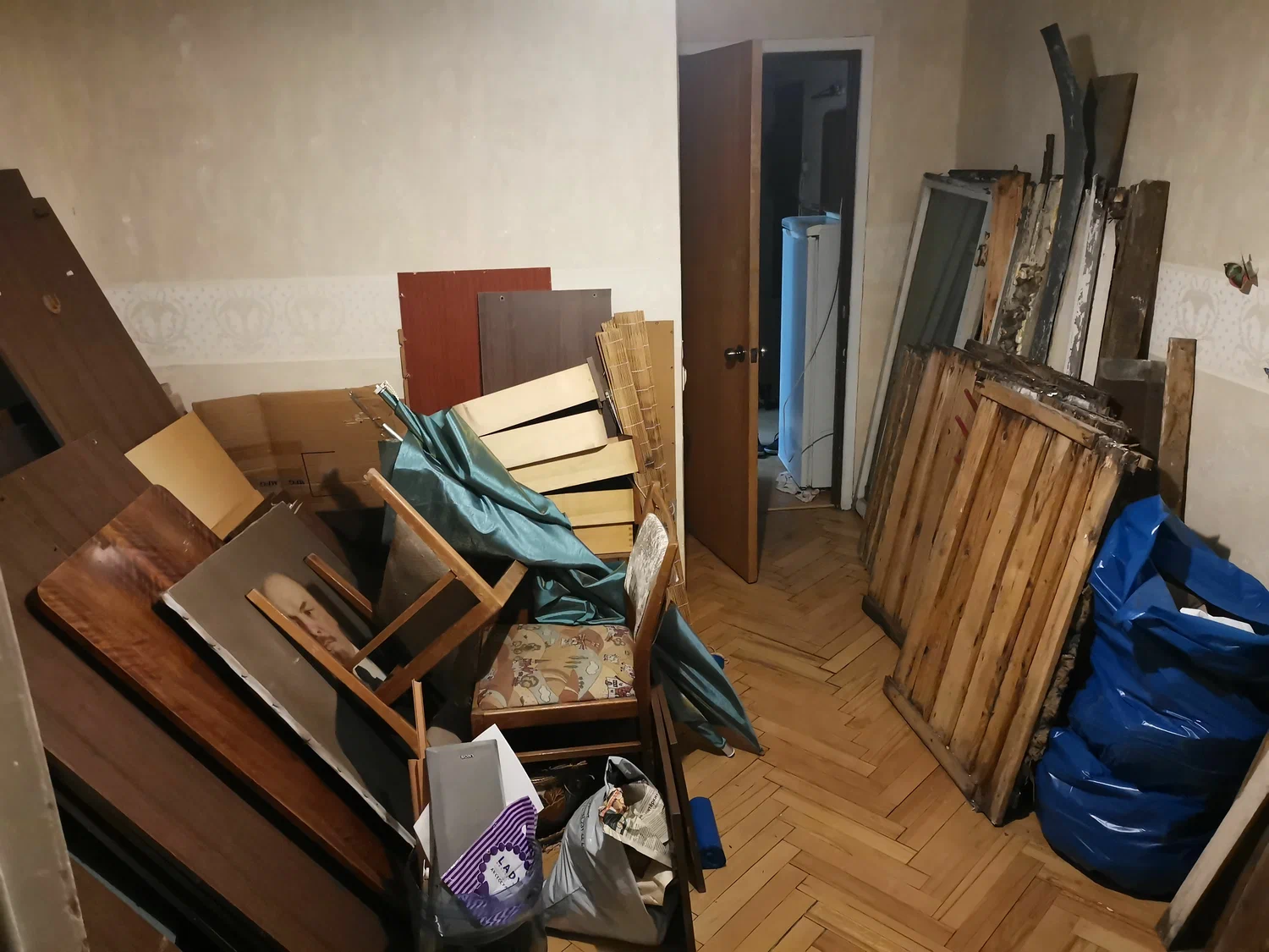 Демонтаж мебели с вывозом и утилизацией в Архангельске в октябре